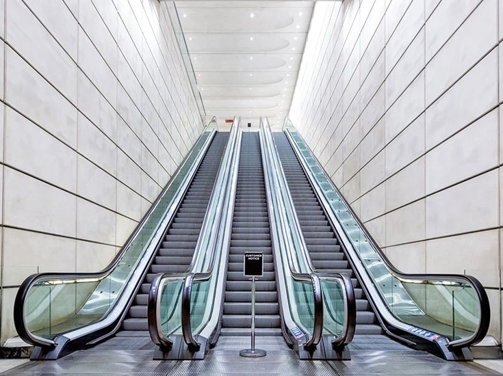 public-hotel-escalator_1681266661.jpg