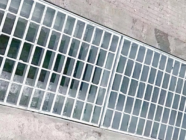 /uploads/image/2025/10/14/heavy-duty-grating-2.jpg heavy-duty-grating-2.jpg