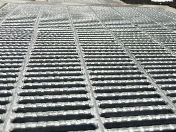 /uploads/image/2025/10/14/heavy-duty-grating-3.jpg heavy-duty-grating-3.jpg