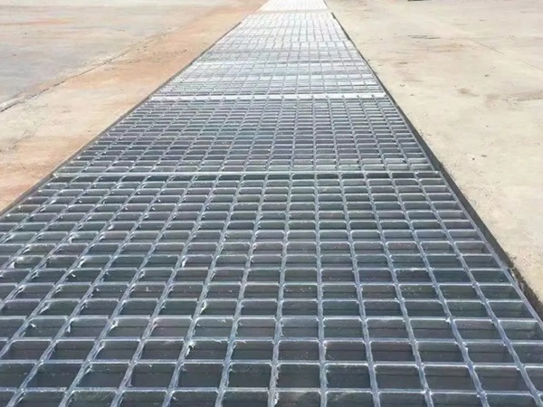 /uploads/image/2025/10/14/heavy-duty-grating-4.jpg heavy-duty-grating-4.jpg