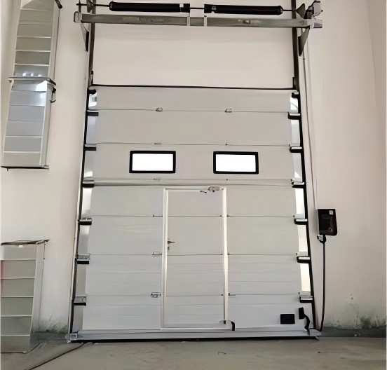 insulated lifting door