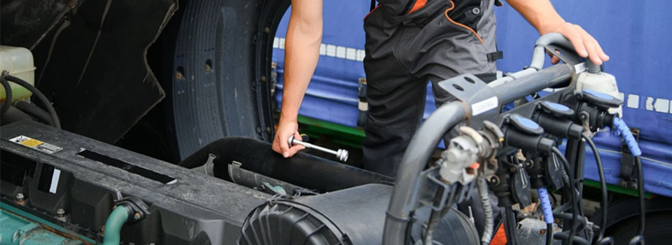complete-guide-to-lithium-ion-truck-batteries.jpg