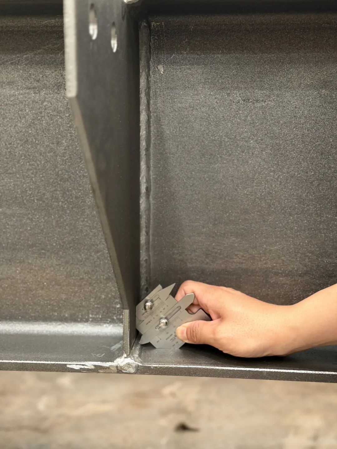 qc is using a bite edge ruler to measure the size of the weld leg qc is using a bite edge ruler to measure the size of the weld leg