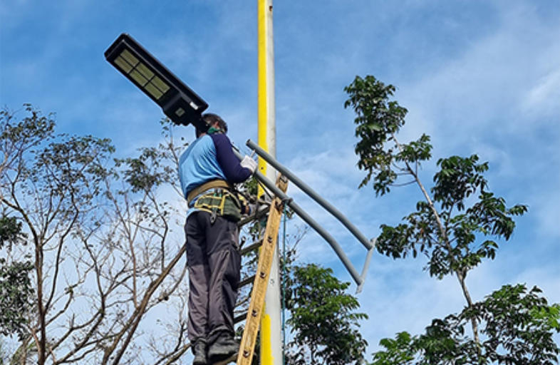municipal-solar-street-lights.jpg